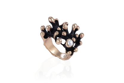 Anello Abbracci ottone brunito e pietra o perla da 4 mm